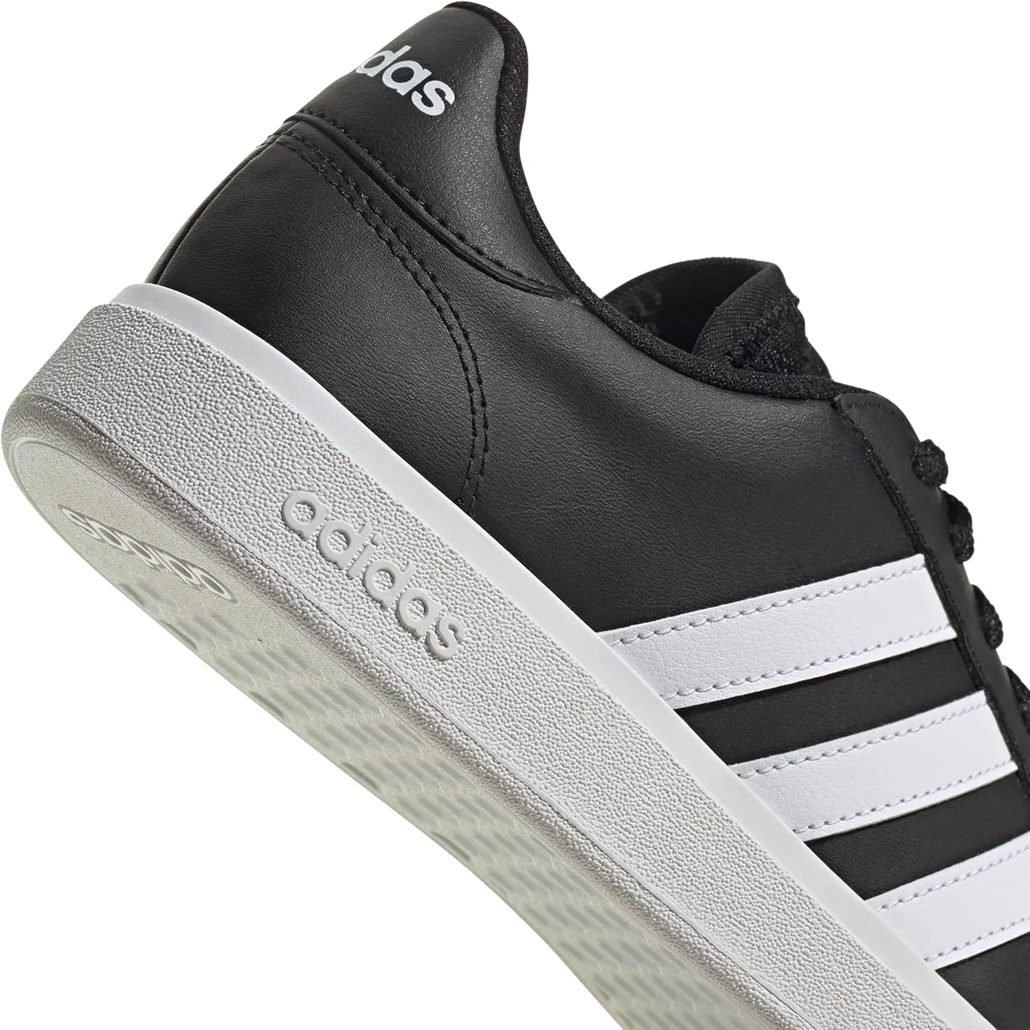 adidas Women's Qt Racer 3.0 Sneaker