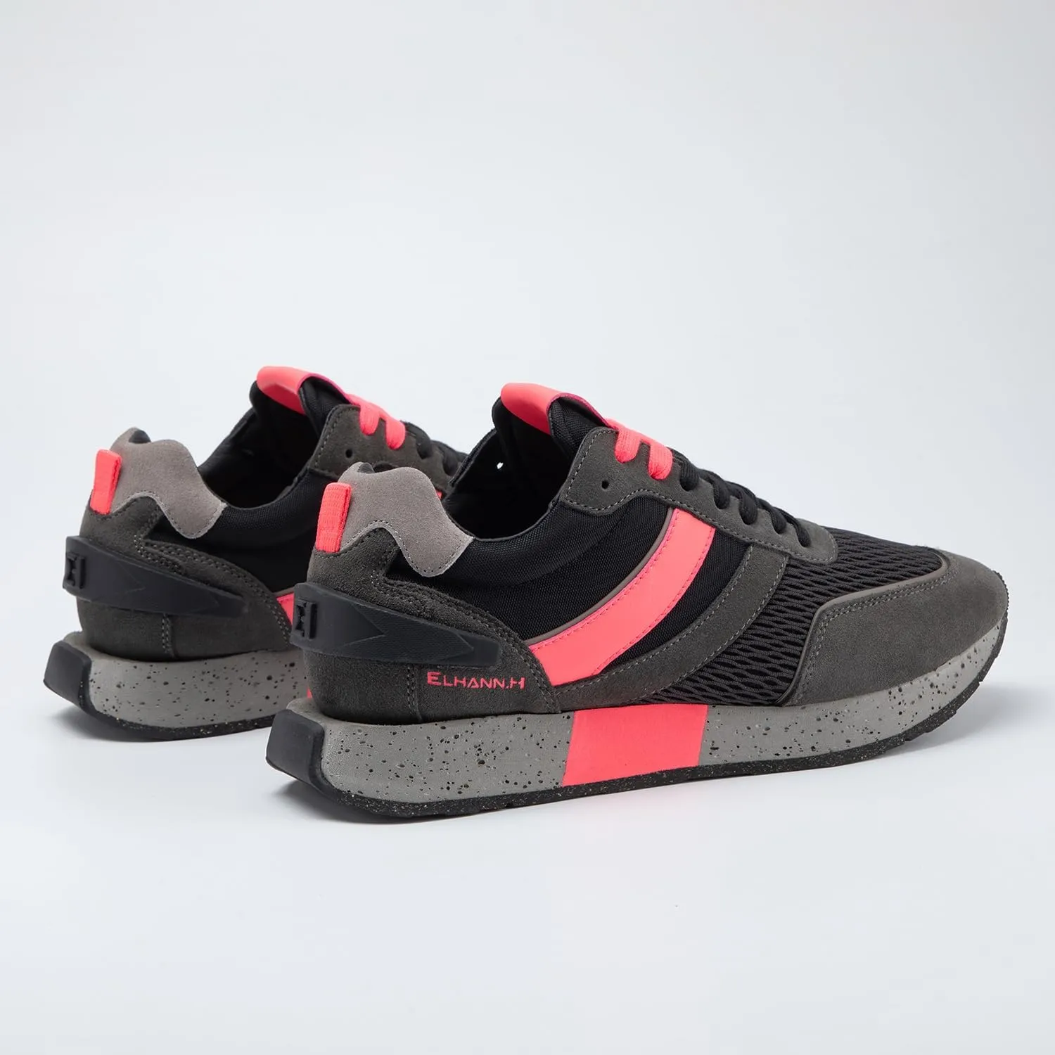 ELHANN.H The SJ Sneakers for Male Combines Simple Lines with a Dynamic Style.