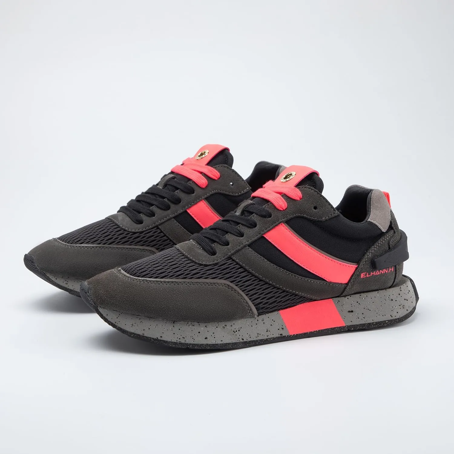 ELHANN.H The SJ Sneakers for Male Combines Simple Lines with a Dynamic Style.