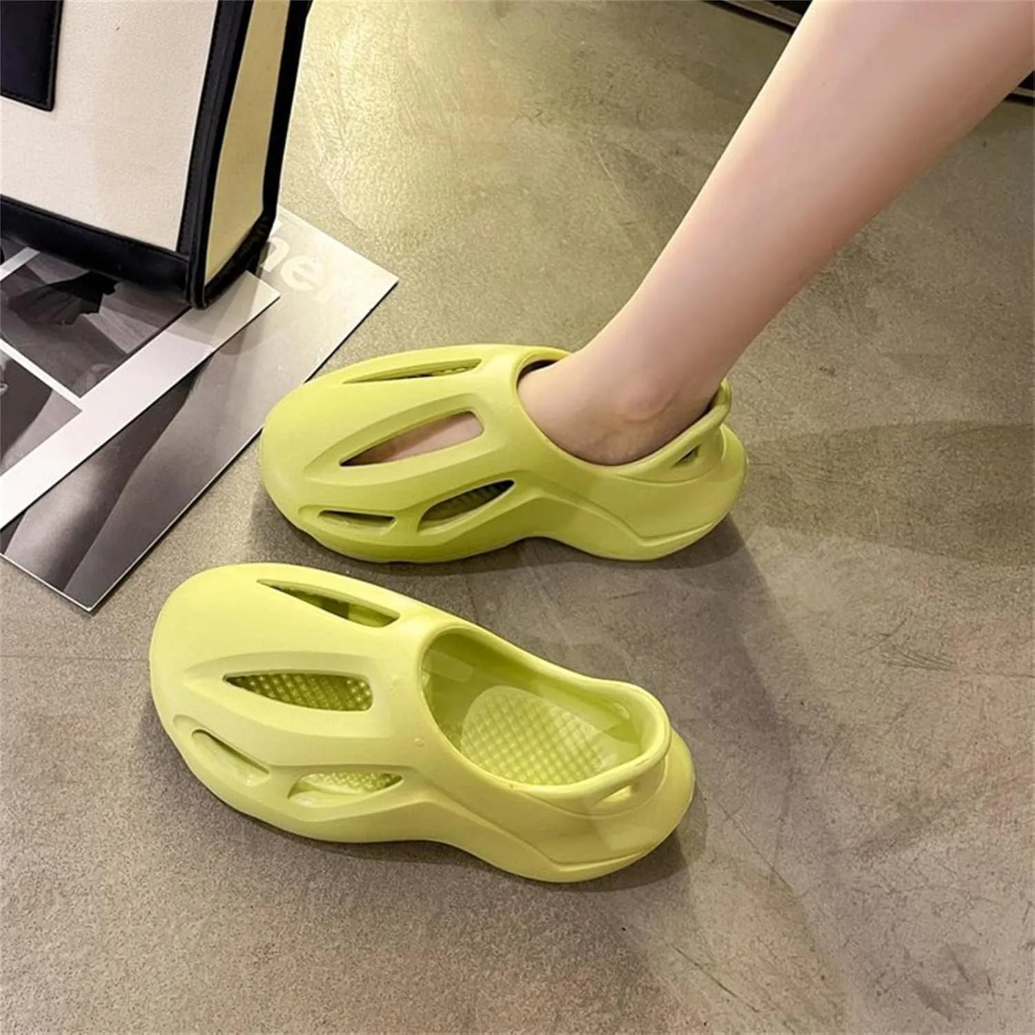 Foam Runner Shoes, Unisex Foam Runner Sneakers Pillow Cloud Shoes Non-Slip Lightweight Breathable Soft Fashion Sandals