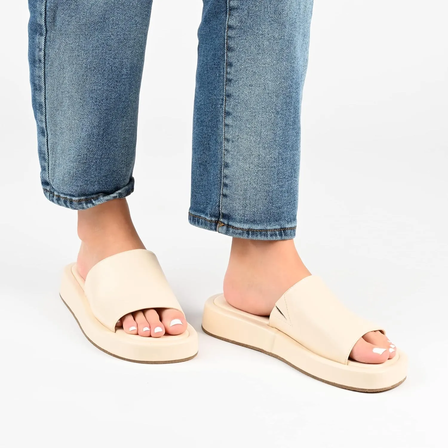 Journee Women's Comfort Foam Denrie Sandals