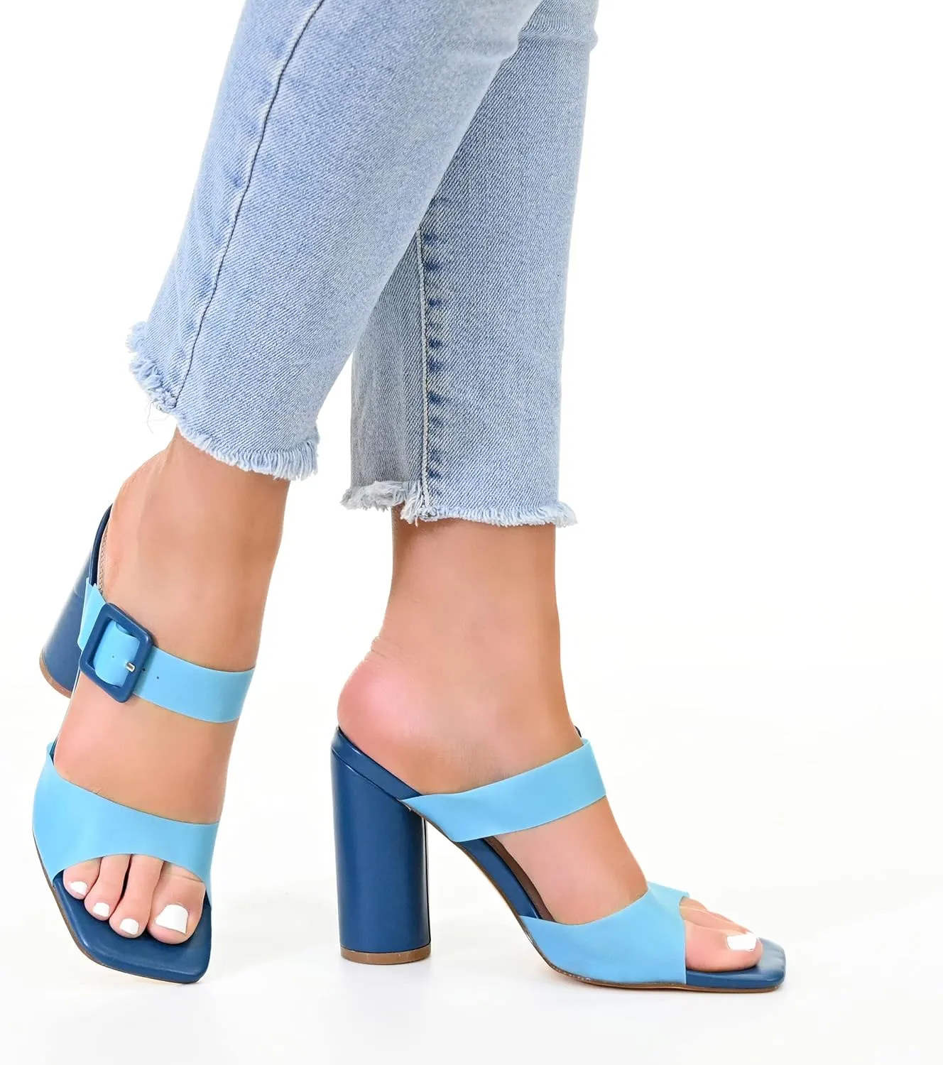 Journee Women's Comfort Foam Luca Sandals