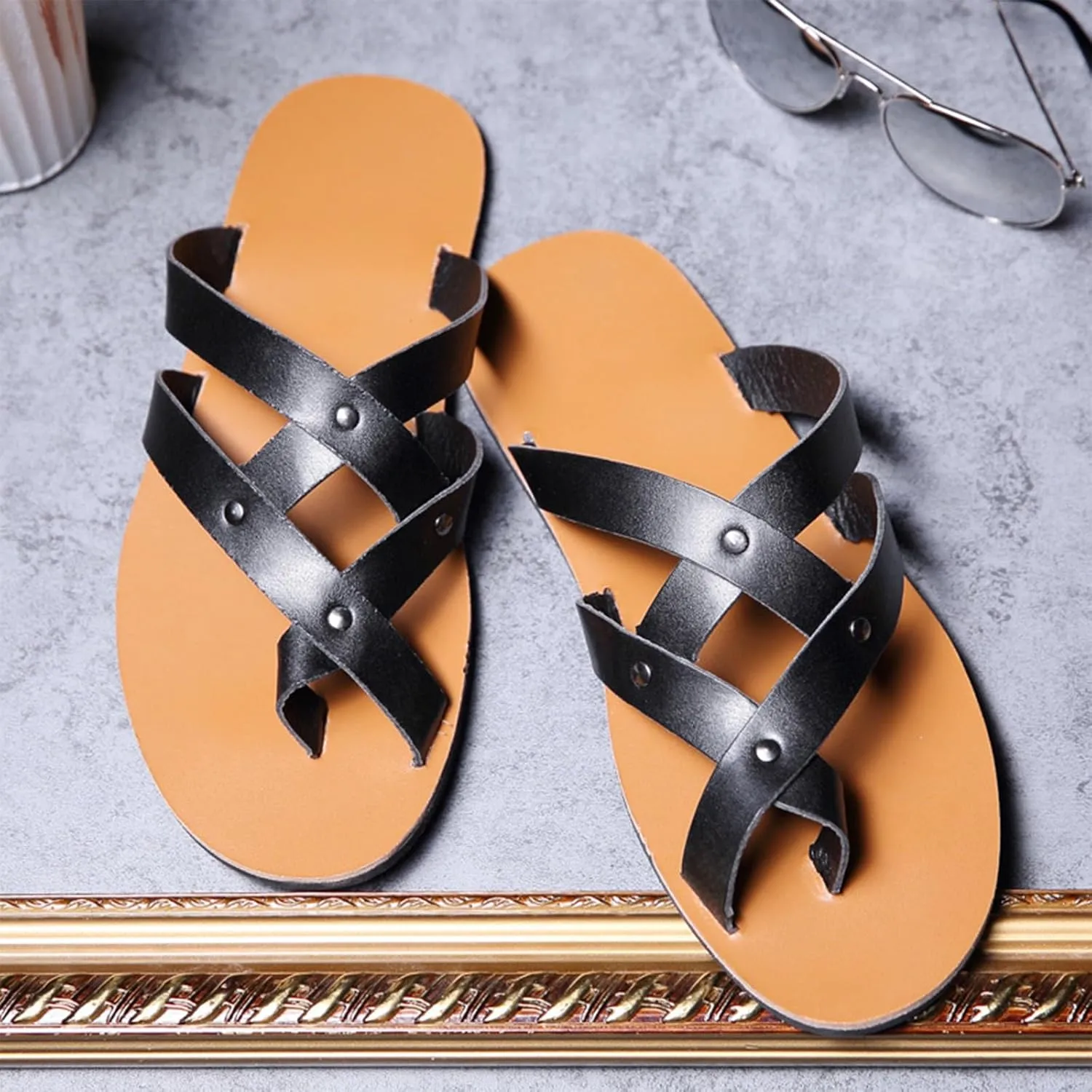 Men's Leather Toe Ring Flat Roman Sandals Fashion Breathable Round Open Toe Cross Strap Slip-On Clip-Toe Non-Slip Beach Sandals Comfortable Walking Flat Sandals