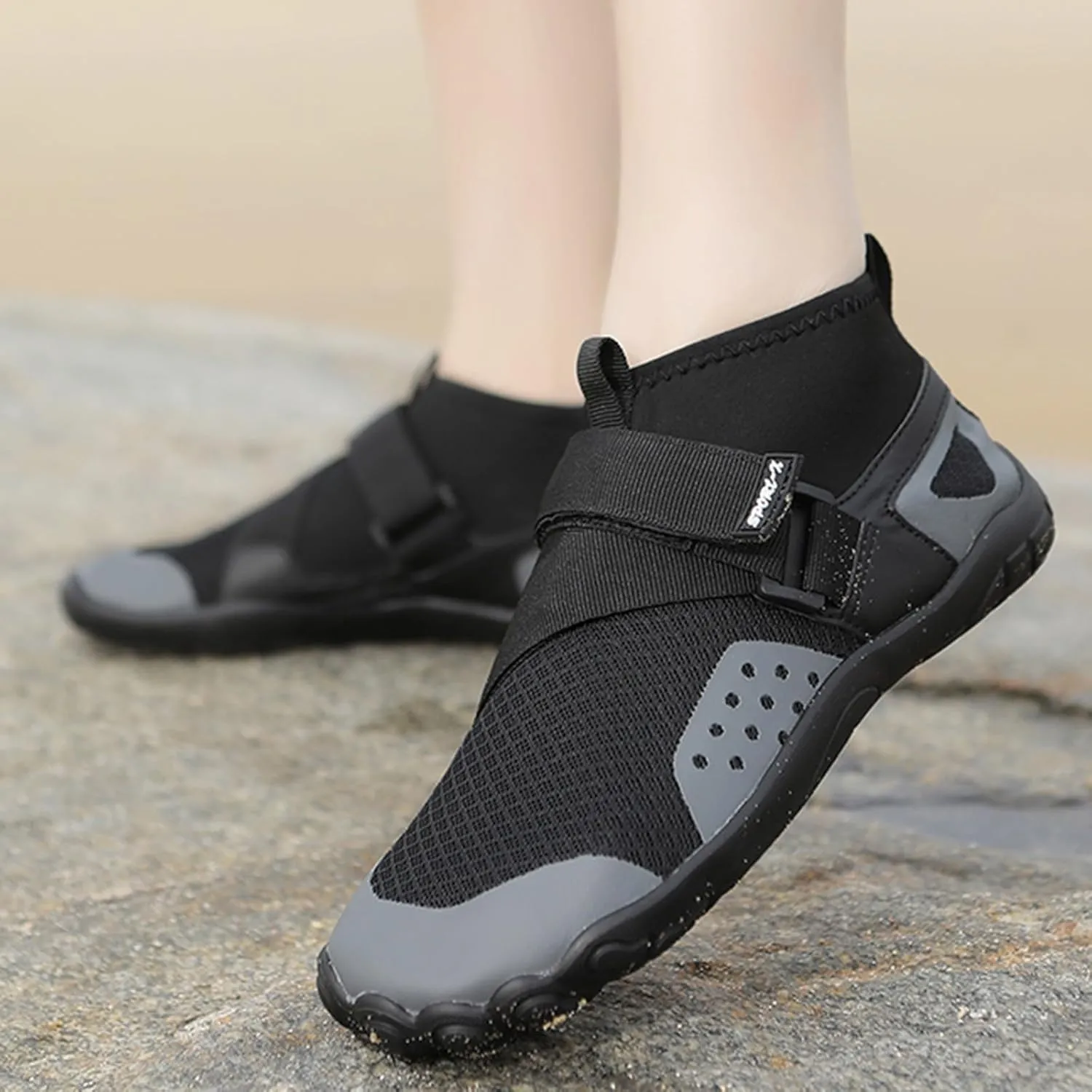 Men's Water Shoes Quick Drying Sports Aqua Shoes,Men and Women Swimming Shoe Summer Lightwight Hiking Wading Diving Beach Shoe Women Indoor SportsYoga Skin Footwear with Adujustable Strap