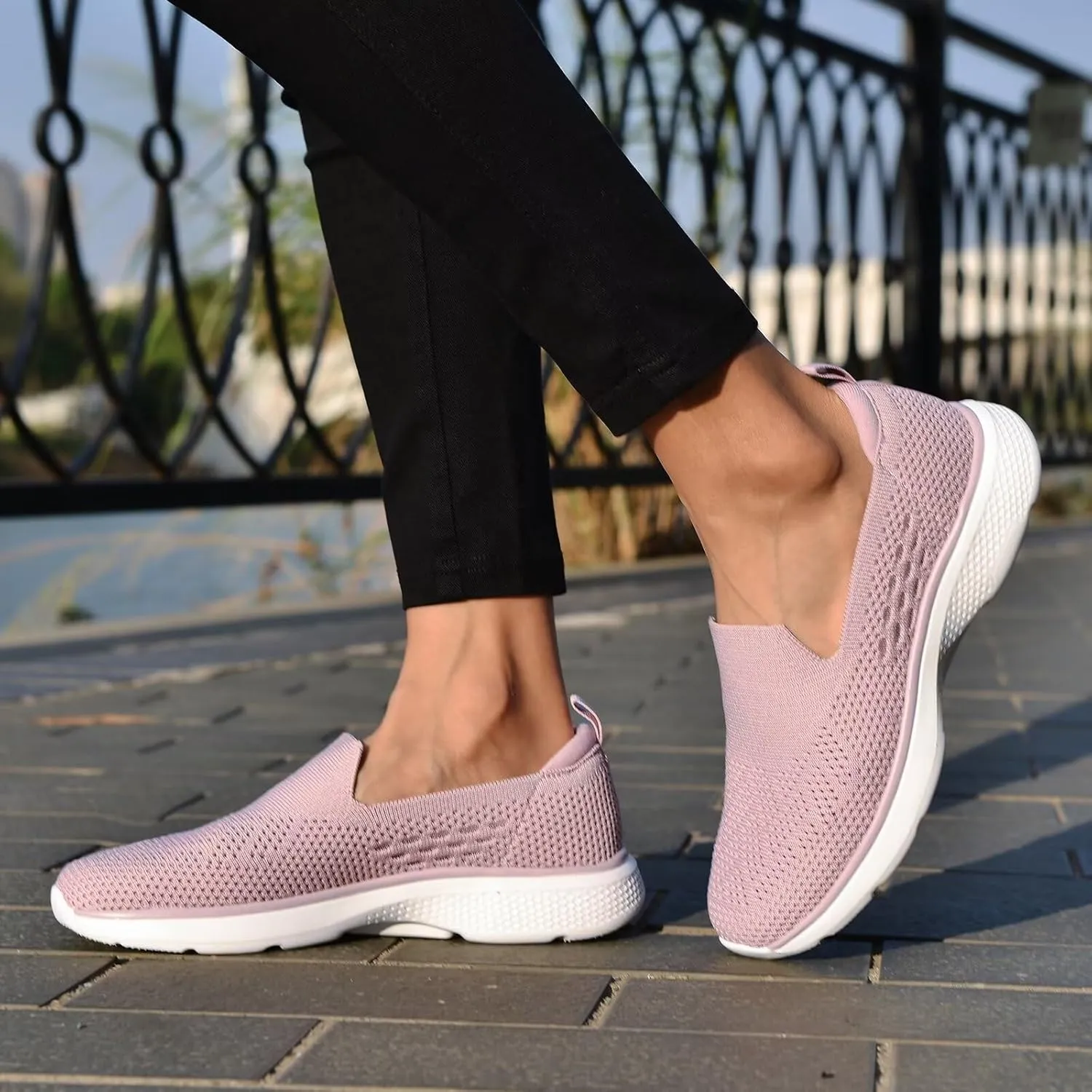Puxowe Women's Slip-On Walking Tennis Shoes Low Top Comfortable Casual Travel Work Driving Sneaker