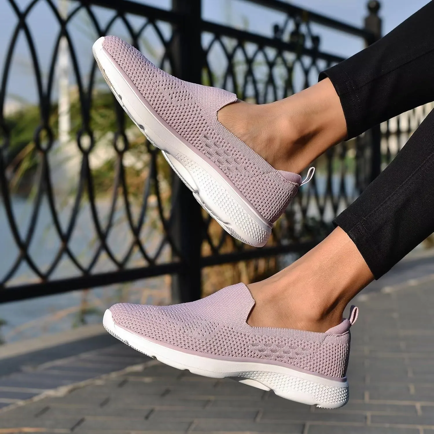 Puxowe Women's Slip-On Walking Tennis Shoes Low Top Comfortable Casual Travel Work Driving Sneaker