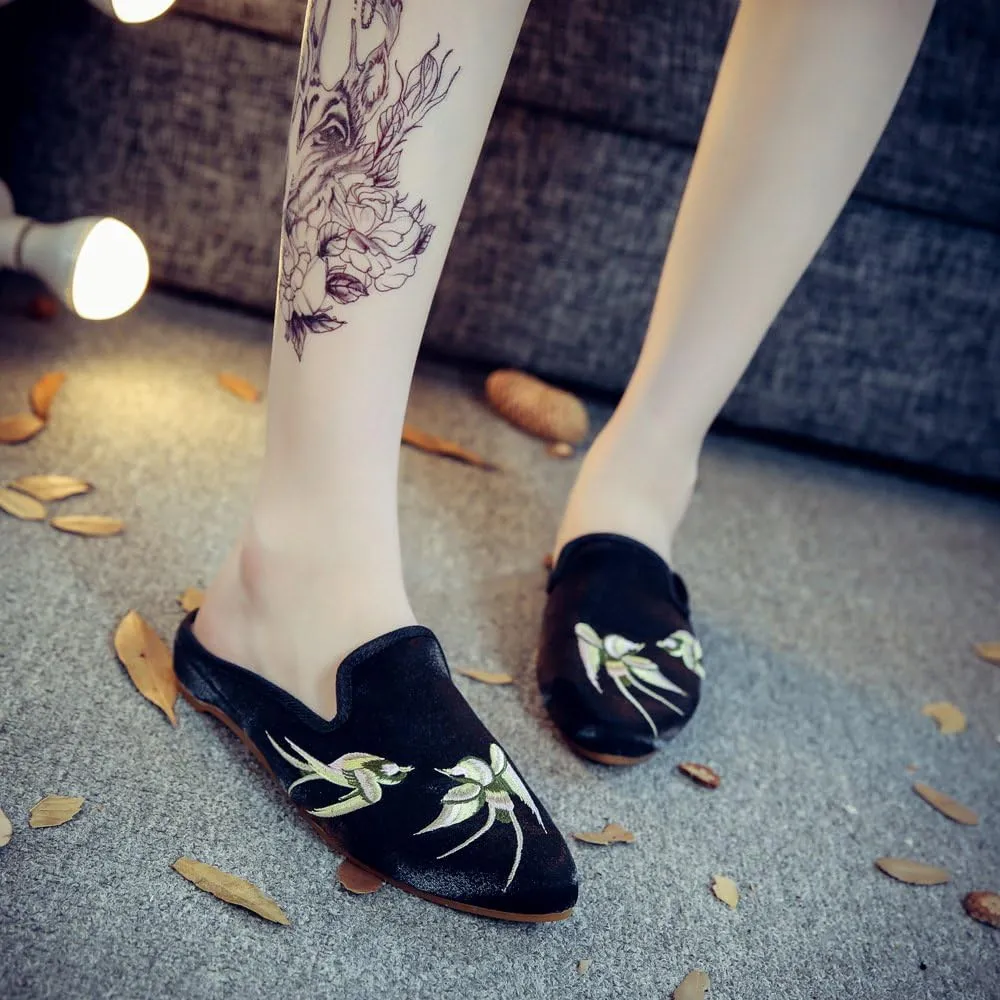 Qhome Women's Chinese Swallow Embroidery Pointed-Toe Comfortable Satin Casual Mules House Pumps Slippers Shoes