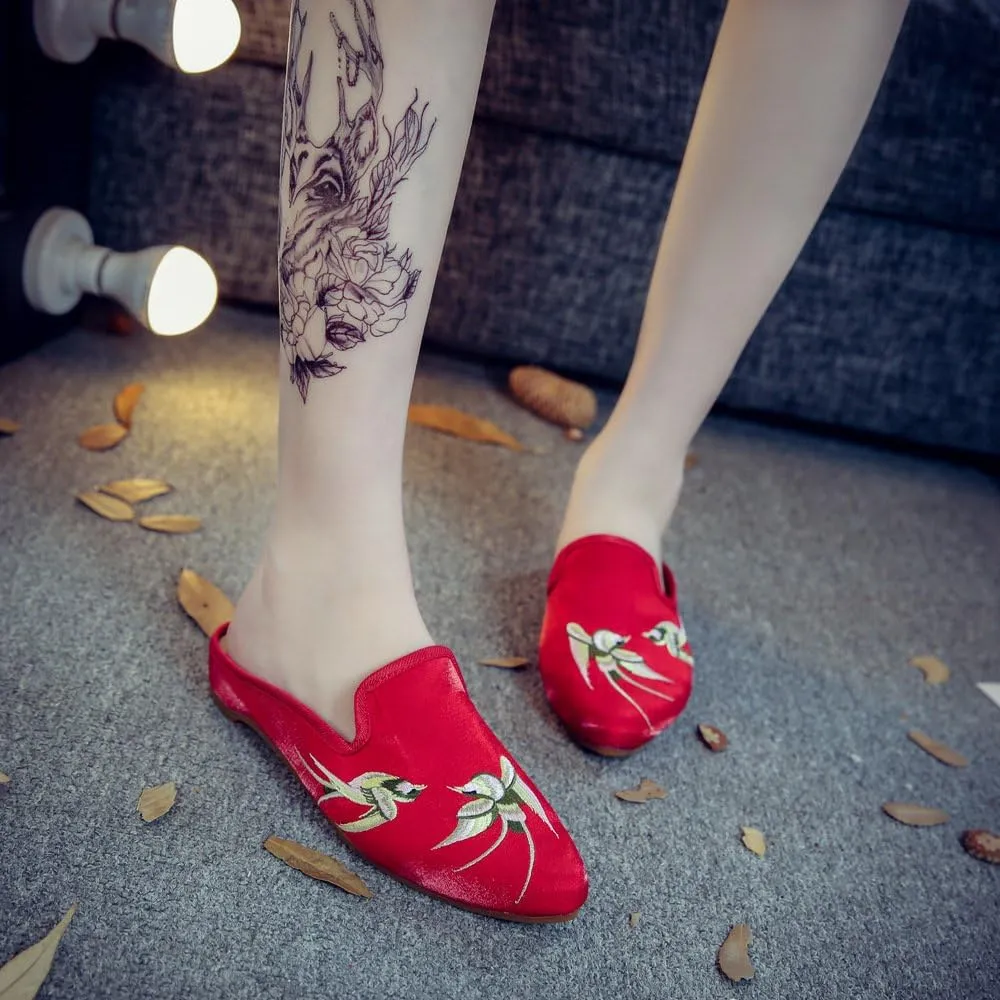 Qhome Women's Chinese Swallow Embroidery Pointed-Toe Comfortable Satin Casual Mules House Pumps Slippers Shoes