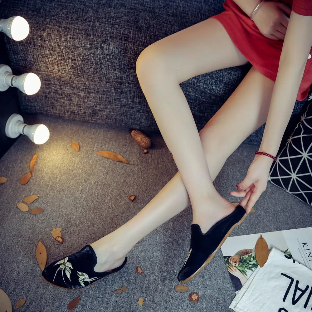 Qhome Women's Chinese Swallow Embroidery Pointed-Toe Comfortable Satin Casual Mules House Pumps Slippers Shoes