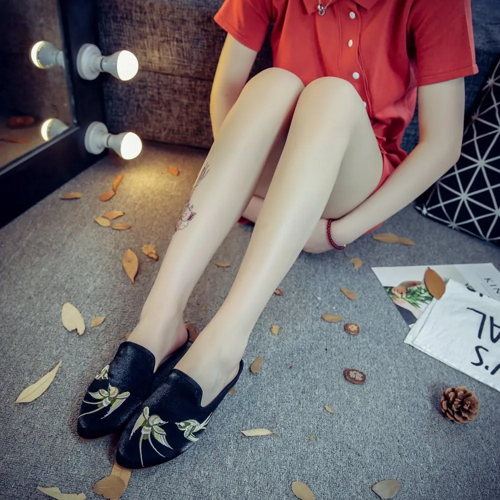 Qhome Women's Chinese Swallow Embroidery Pointed-Toe Comfortable Satin Casual Mules House Pumps Slippers Shoes