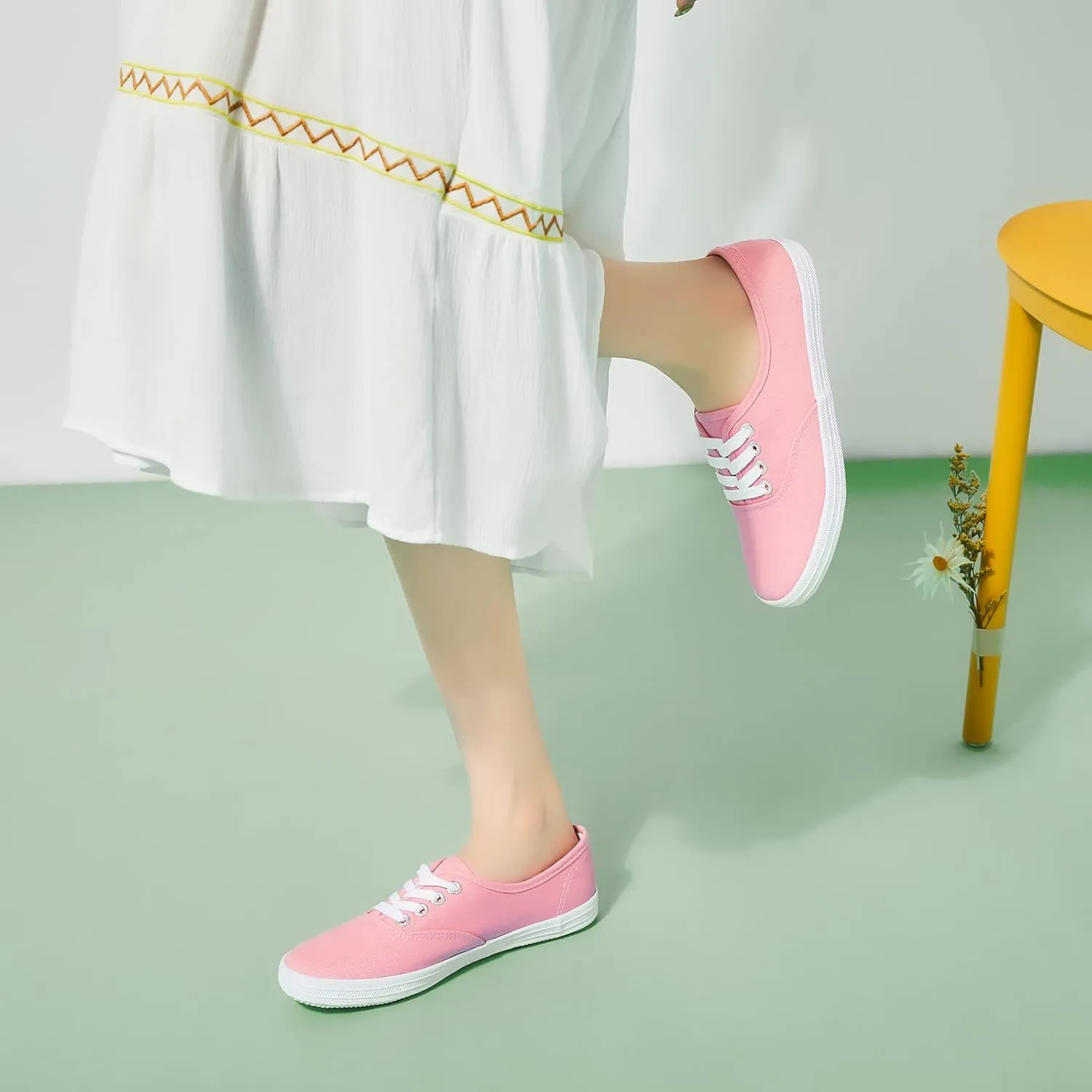 TUOPIN Womens White Canvas Sneakers Low Top Lace-up Canvas Shoes Lightweight Casual Tennis Shoes