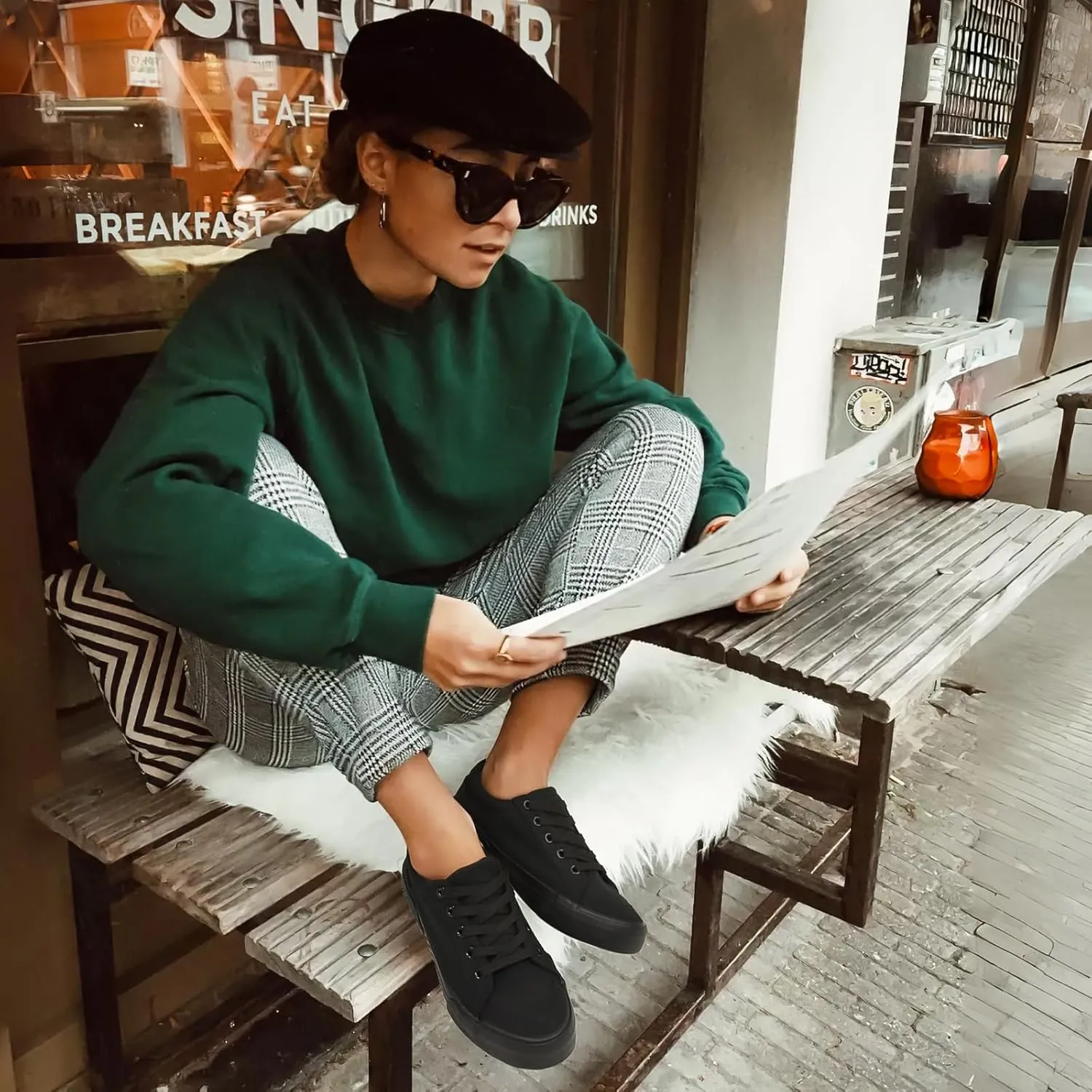 Uoidru Canvas Shoes for Women White Tennis Sneakers Womens Black Shoes Casual Comfortable Low Top Skateboard Fashion Sneakers