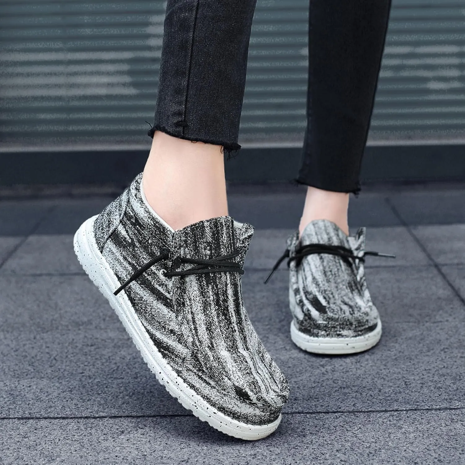 Women's Canvas Shoes Breathable Comfortable Soft Sole Non-Slip Lace-up Fashion Sneakers