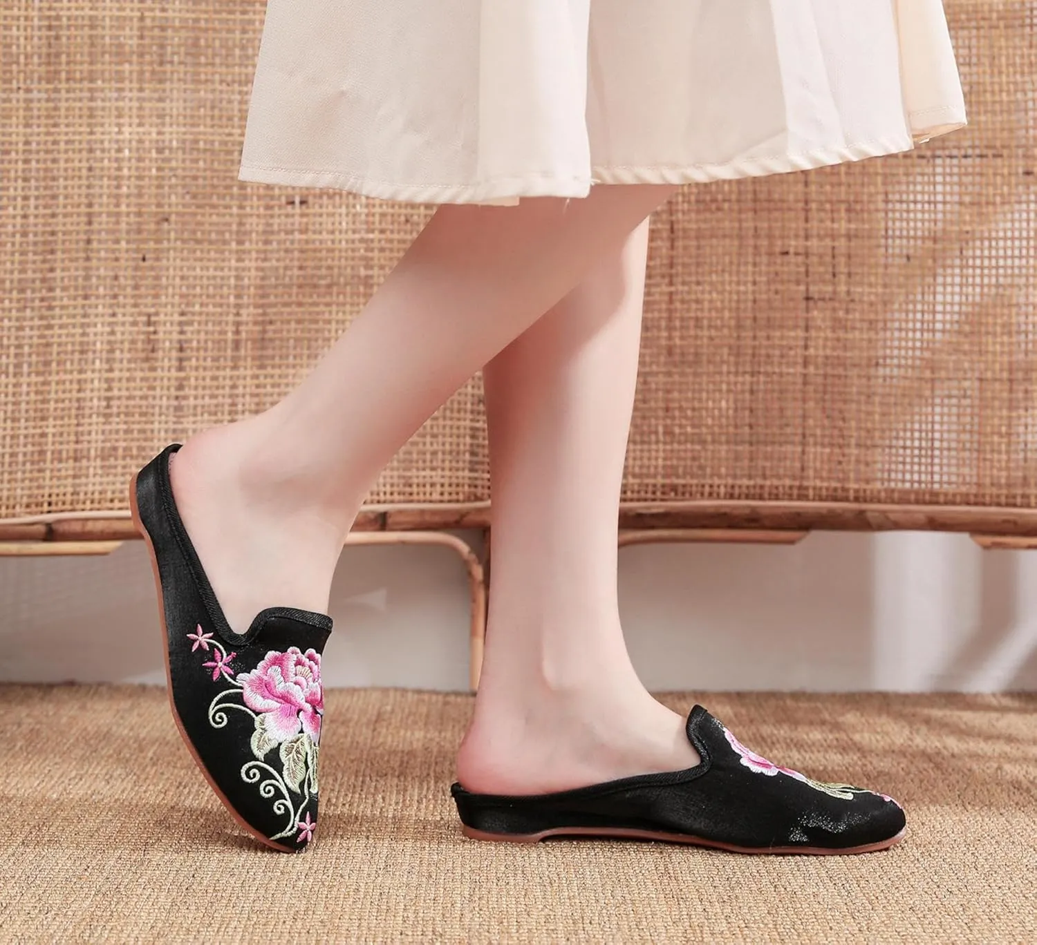 Women's Chinese floral peony embroidery with pointed toe, cosy satin, casual mules, home slippers
