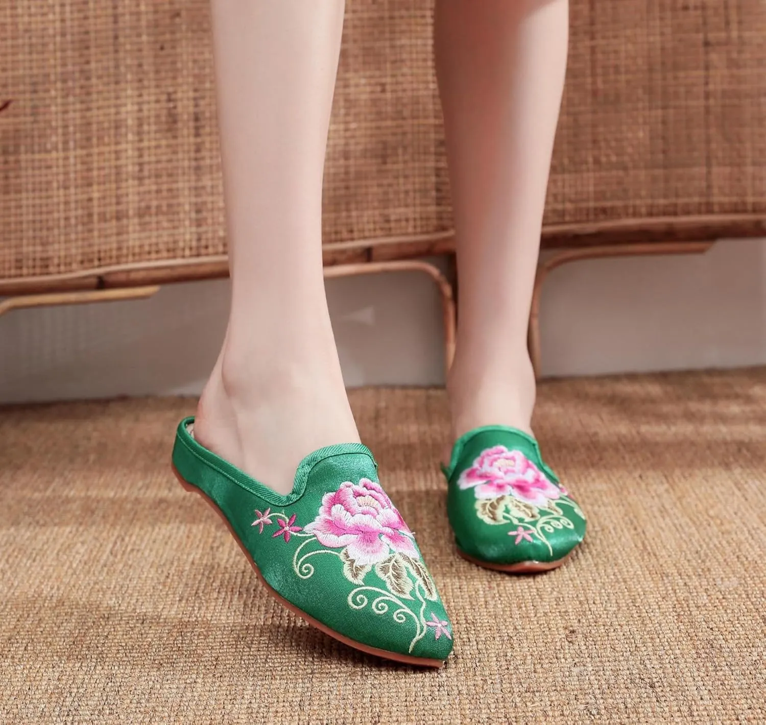 Women's Chinese floral peony embroidery with pointed toe, cosy satin, casual mules, home slippers