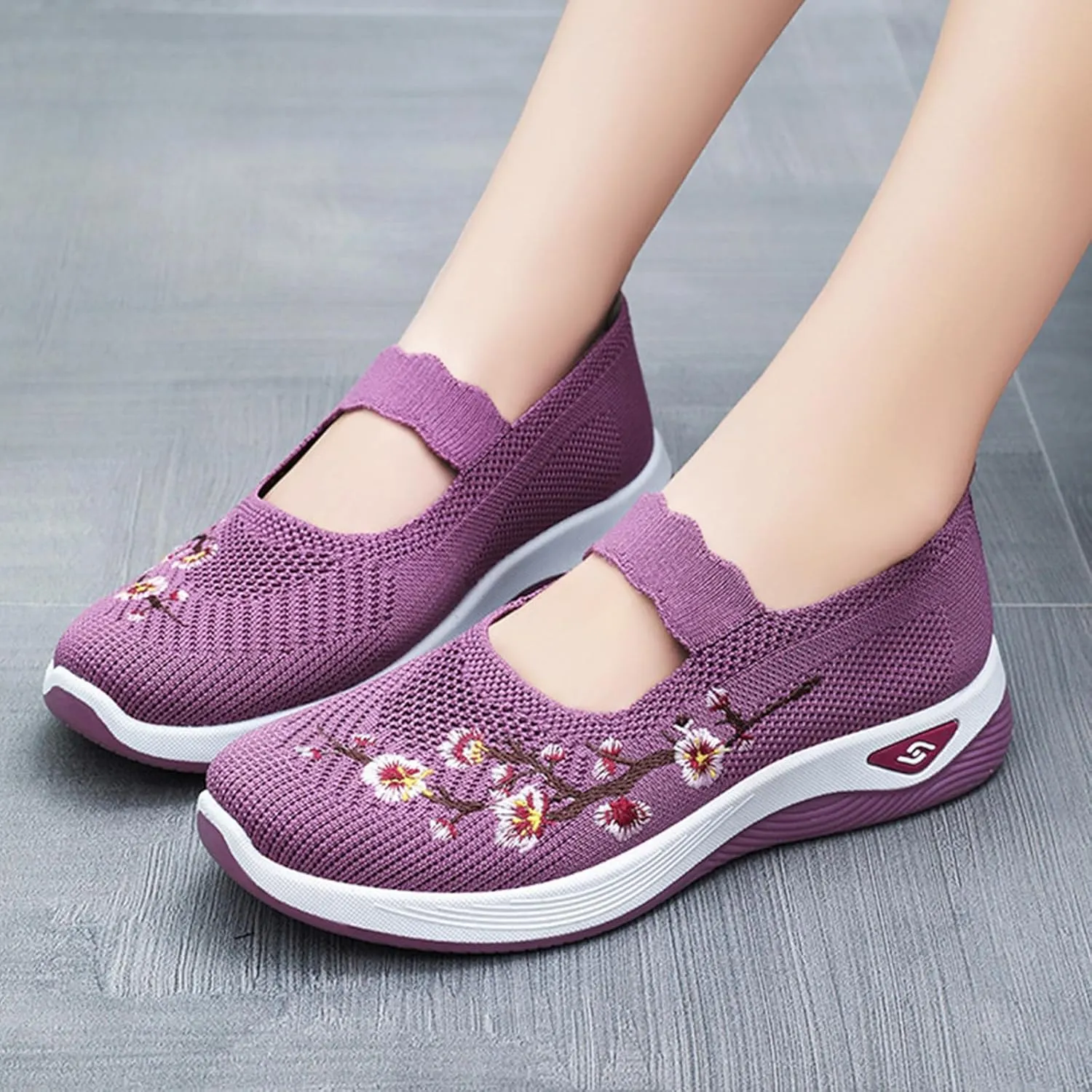 Women's Flats Shoes National Style Embroidered Flower Slip On Mesh Breathable Casual Loafers Comfortable Soft Woman Shoes Casual Heel with Arch Support